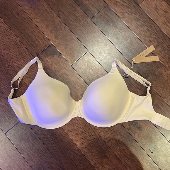 NWT SKIMS Fits Everybody T-Shirt Bra Sz 32DDDD - Picture 2 of 5
